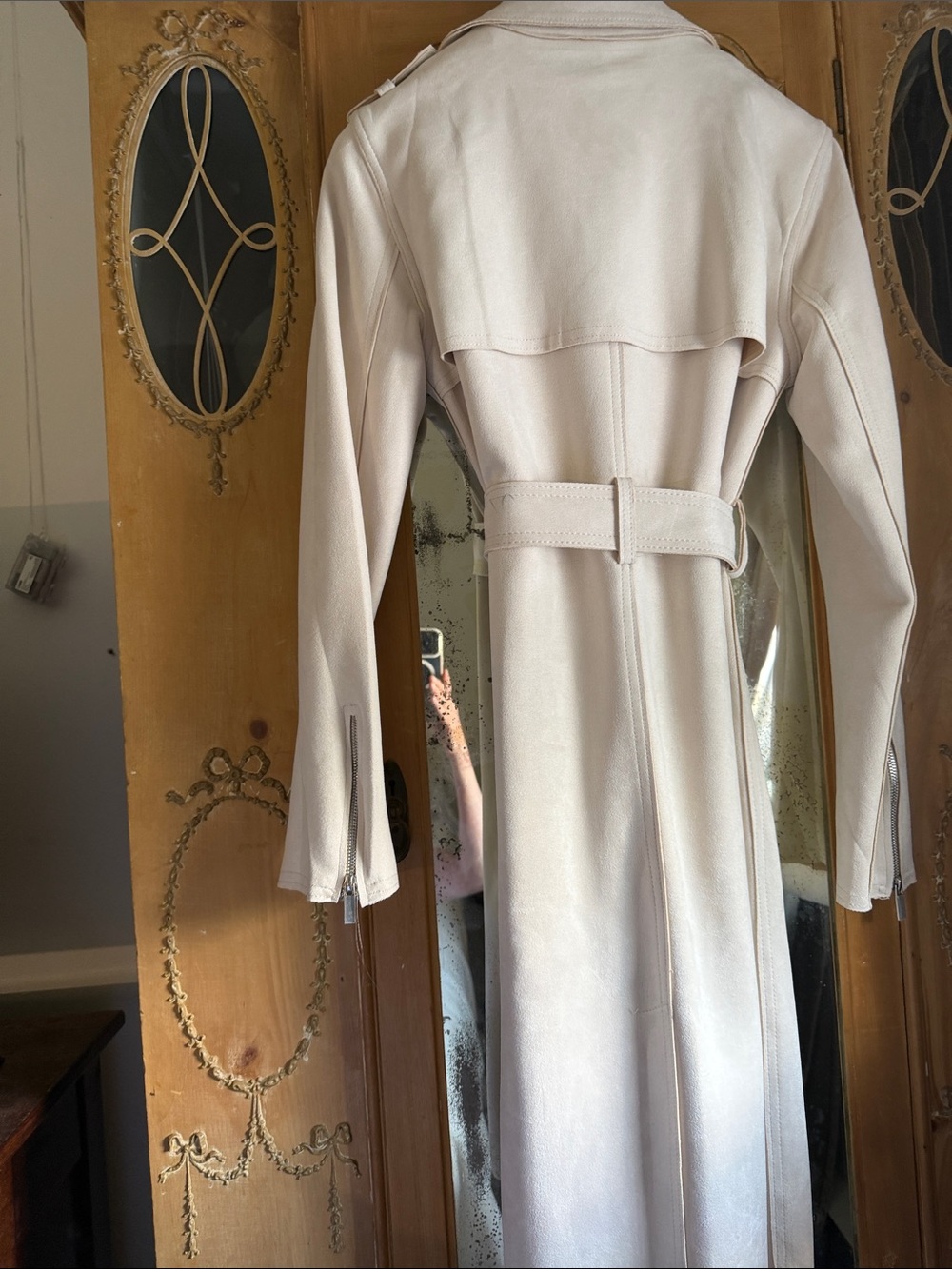 Classic Cream Trench Coat - Lightweight Tie-Waist coat, sexy and sophisticated - Picture 2 of 7